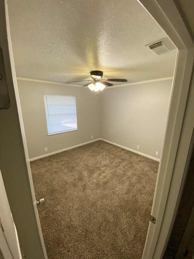 Photo - 4010 Honeysuckle Ln