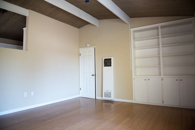 121 W Arrellaga St Unit 005