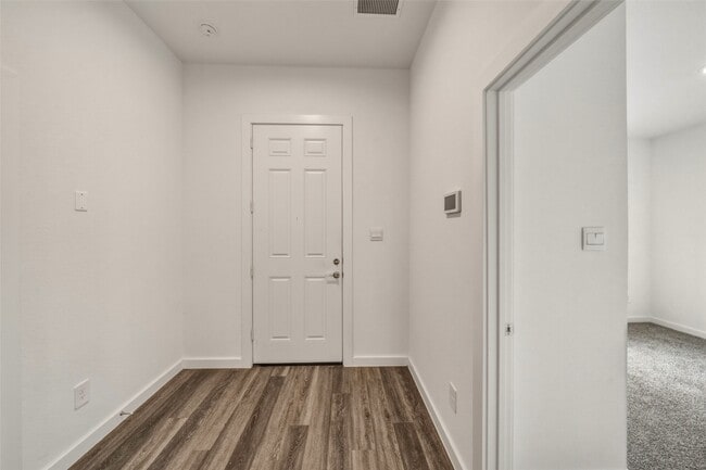 Photo - 1613 Sunbend Ln