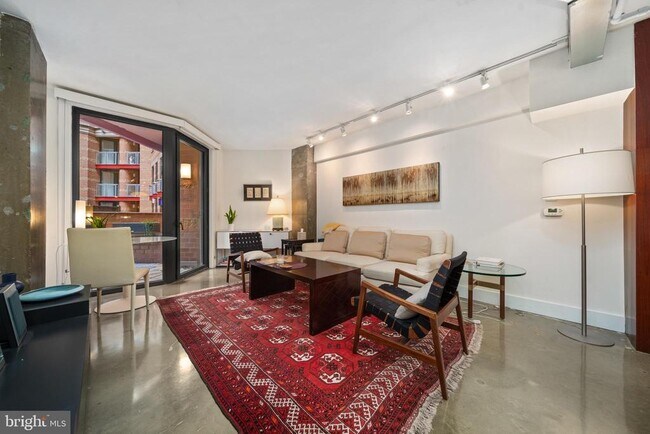 Building Photo - 616 E St NW Unit 256
