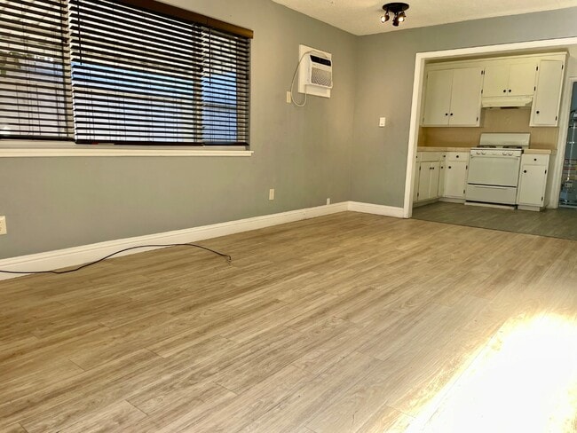 Photo - 3535 N San Joaquin St