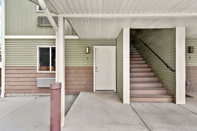 Photo - Move-In Ready 3BR Furnished Apartment Near ISU Unit 1