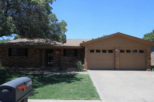 Building Photo - Unique Home with Rustic Details!