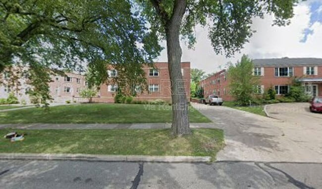 Building Photo - 16025 Van Aken Blvd Unit 206