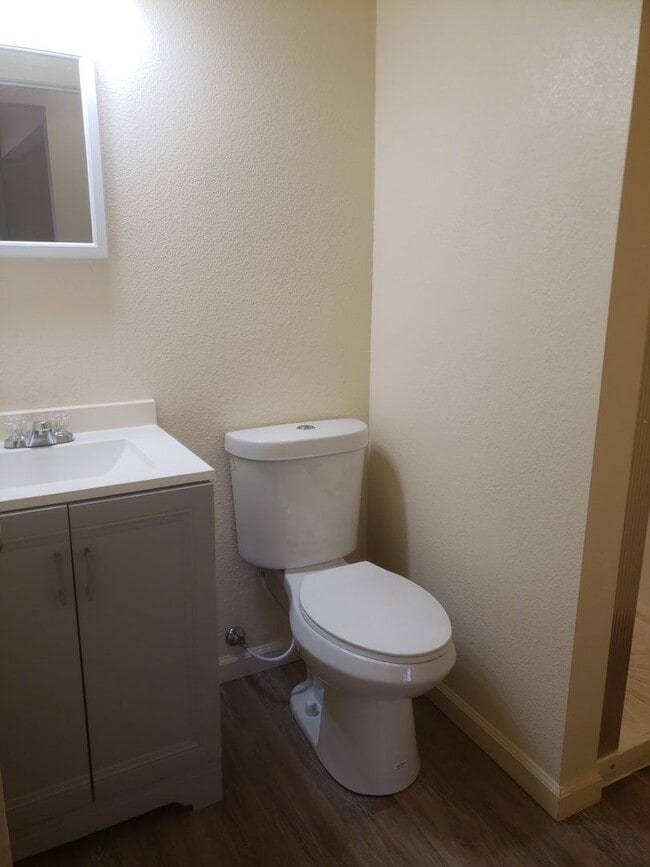 Photo - One bedroom, unfurnished unit in down town Bishop.