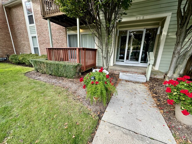 Front Entrance - 705 Randolph St Condo Unit 109