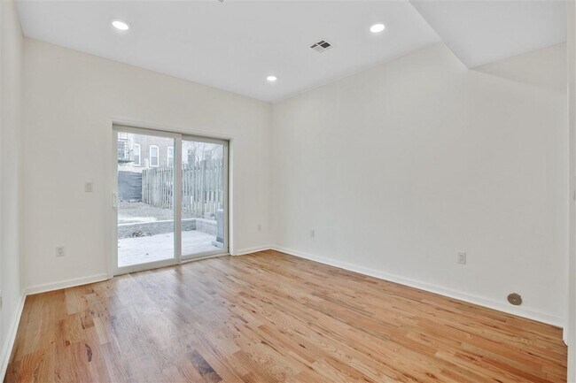 Photo - 300 Halladay St Unit 1