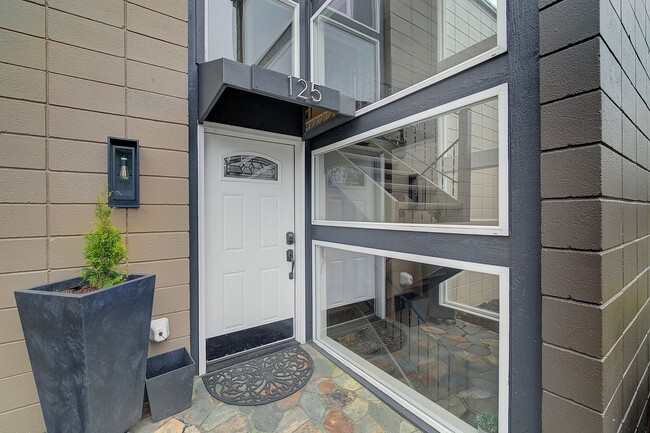 Photo - 2bd/1ba Kirkland Condo Unit 200