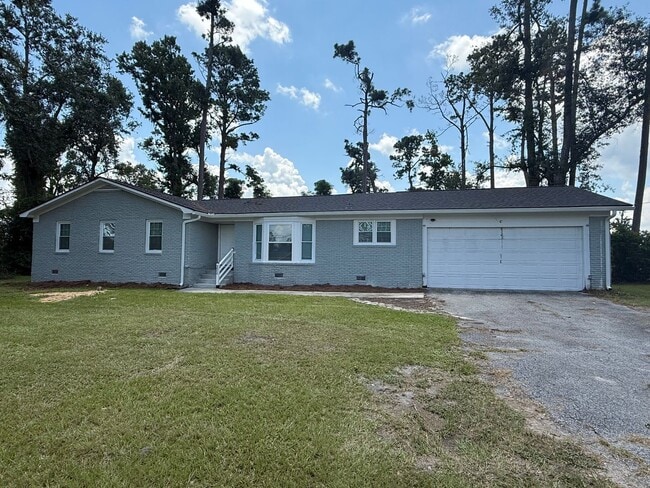 Building Photo - 3 Bedroom 2 Bath off Bemiss Rental