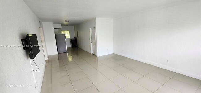 Photo - 9800 E Bay Harbor Dr Unit 8