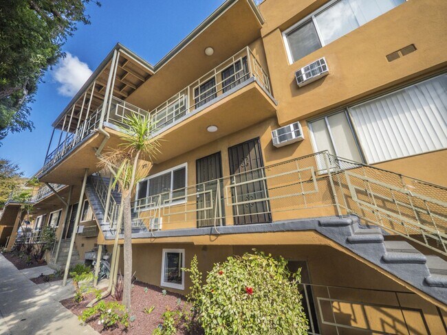 Photo - 7459 Hollywood Blvd