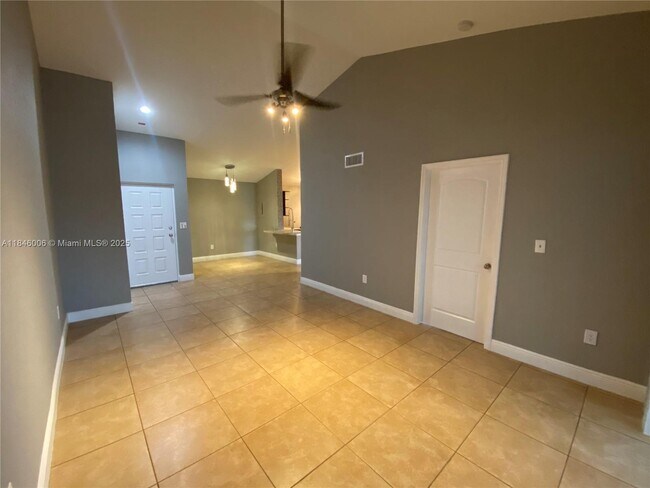 Building Photo - 2803 N Oakland Forest Dr Unit 309 Rental