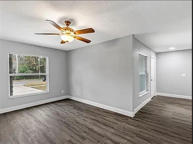 Photo - 912 Enterprise Ave