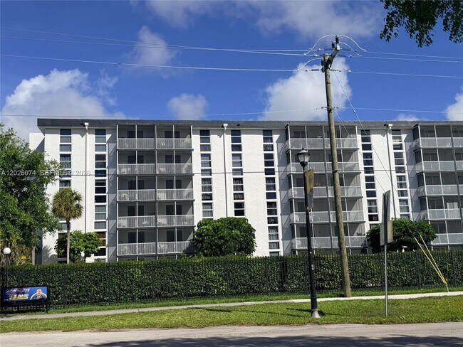 Photo - 16851 NE 23rd Ave Unidad B601