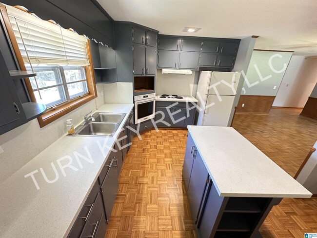 Photo - 6241 Leslie Dr