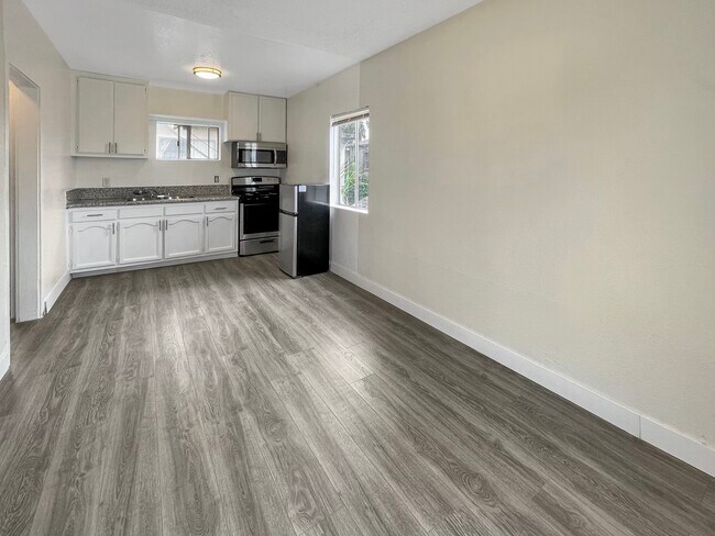 Photo - 1354 W 36th Pl