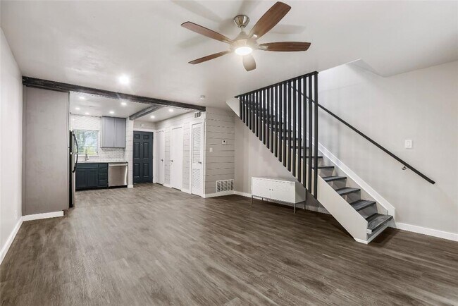 Photo - 5330 Balcones Dr Unit B