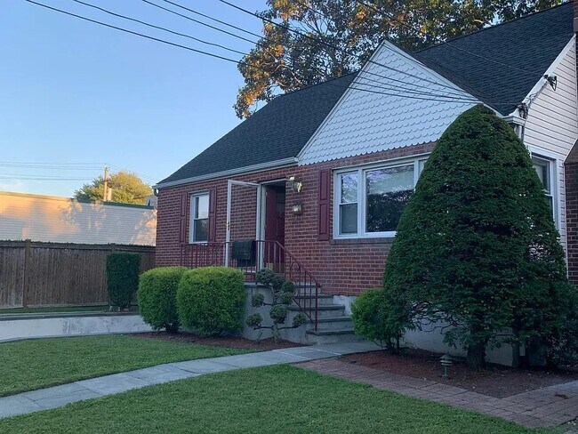 120 Bradford Ave Unit 2