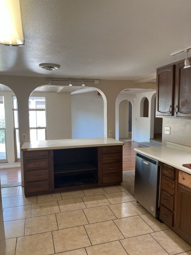 Photo - STUDENTS WELCOME! Spacious Ranch Home Across from City Park!
