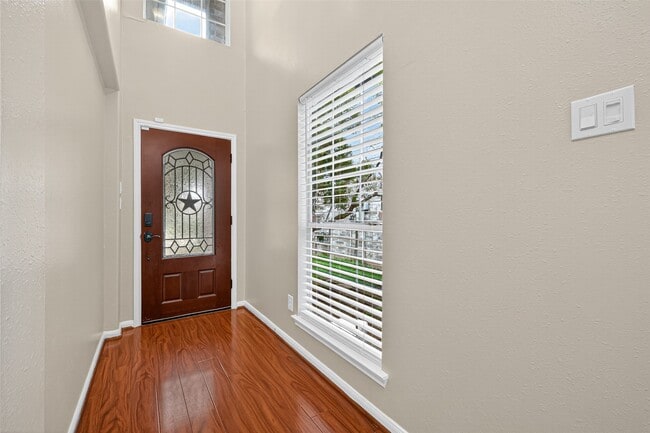 Photo - 647 Hollandbridge Ln