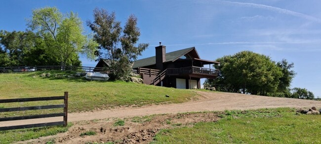 Building Photo - 2567 Hesperia Rd Rental