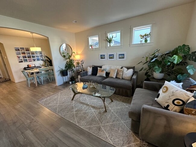 Photo - Stunning 4-bdr with beautiful fenced yard in Mckenzie Meadow Village! - Sisters, Oregon