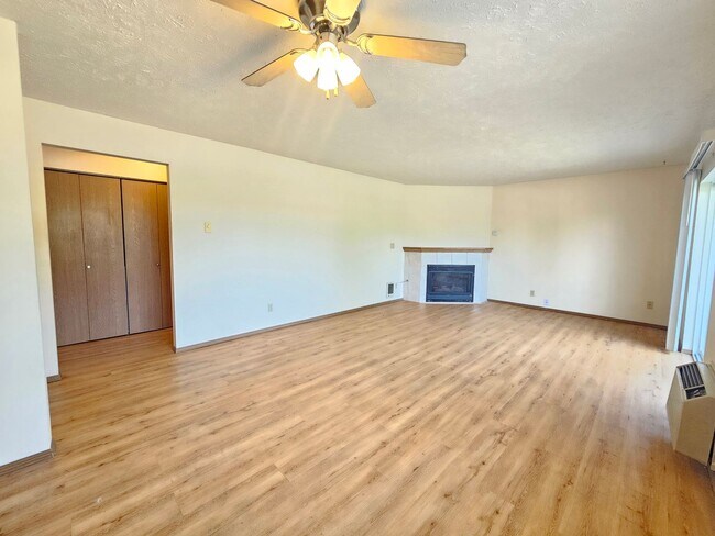 Photo - 12506 E 3rd Ave Unidad 4