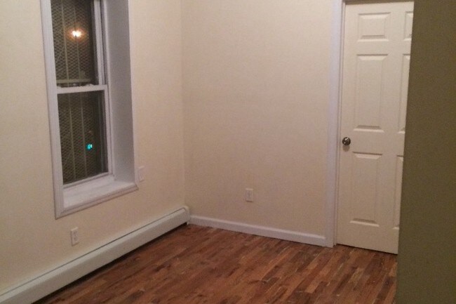 Photo - 870 Herkimer St