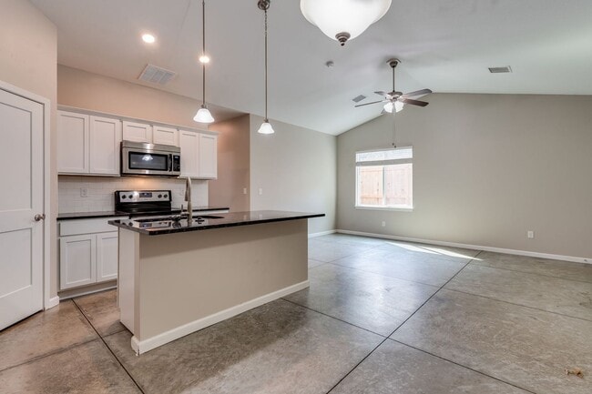 Photo - 264 N Florence St