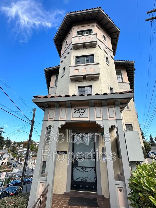 Photo - 2501 Ivy Dr