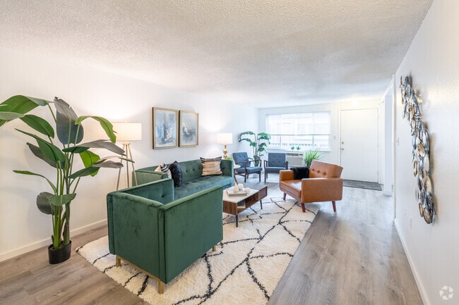 2BR, 1BA - 920SF - Living Room - Mohawk Green Apartments