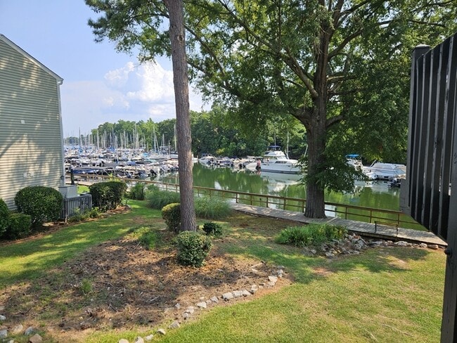 Building Photo - Lake front Condo