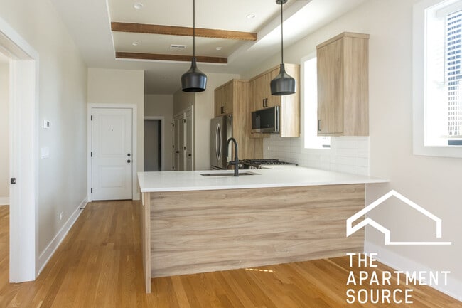 Building Photo - 4953 N Oakley Ave Unit 3