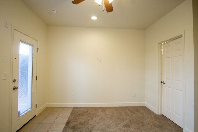 Photo - Contemporary Studio in the Heart of the Ea... Unit 06