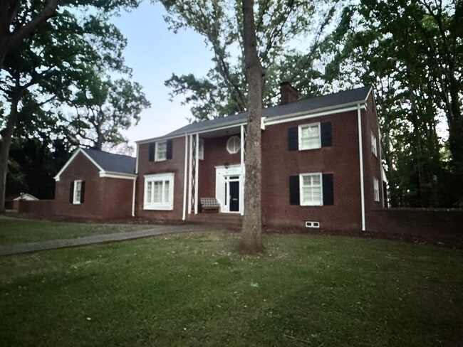 Photo - 906 Crescent Cir