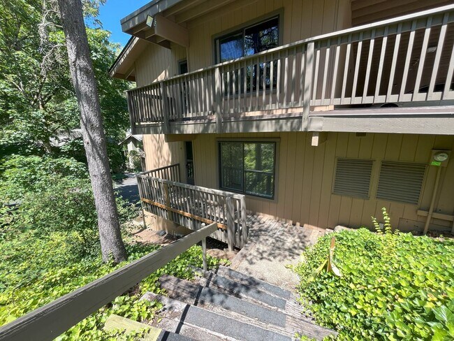 Photo - 1Bd/1Ba Condo in West Haven/Sylvan w/ Carp... Unit E