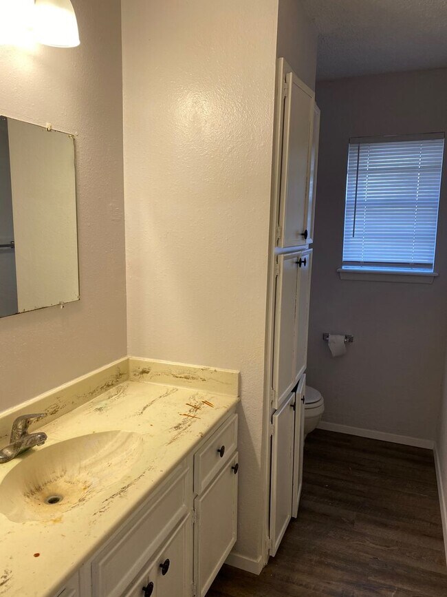 Photo - Spacious 4 Bedroom, 2 Bathroom over 1700 sqft. Duplex in Westridge!