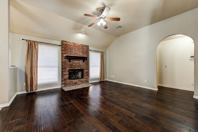 Photo - 2908 Glasgow Dr