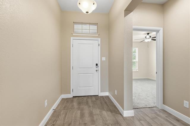 Photo - 704 Wilmott Ter
