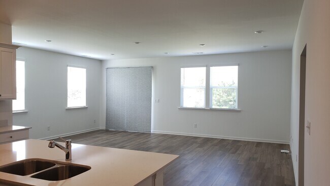 Photo - 208 Overton Dr