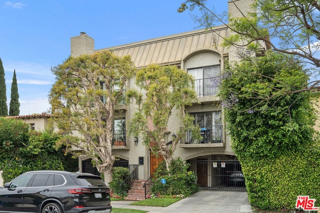 Building Photo - 839 S Holt Ave Rental