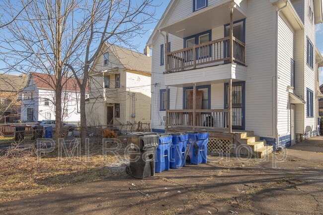 Photo - 2936 E 128th St Unidad Upstairs