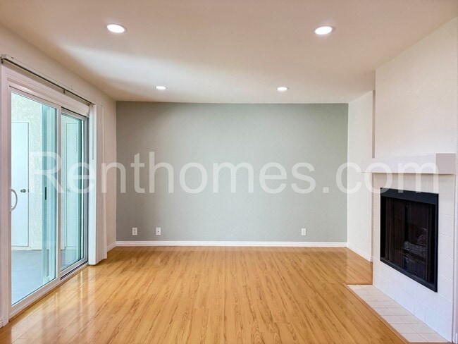 Photo - 10750 Aderman Ave Unidad 73