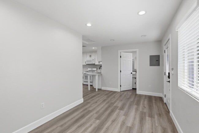 Photo - 10788 Mercer Ave