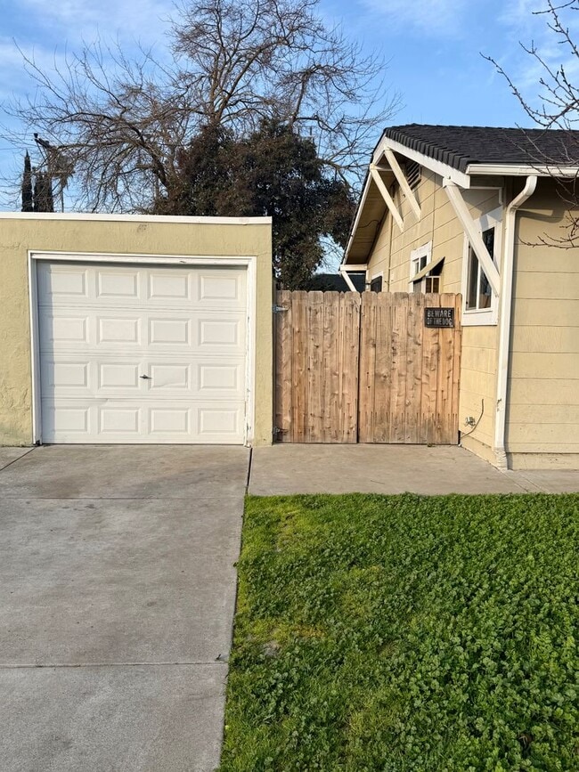 Photo - 2 Bed 1 Bath w/ garage & laundry