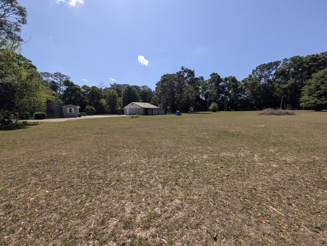 Photo - 427 Crossway Rd