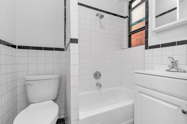 Photo - 96 Christopher St Unidad 4R