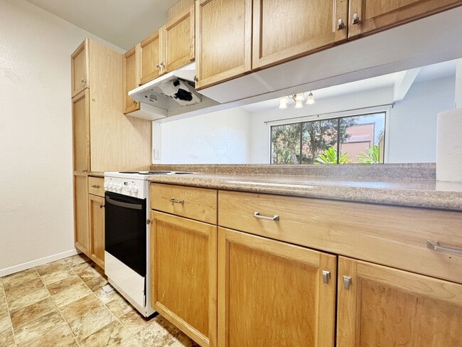 Photo - Available Now!!  2 BD/2.5 BA Pet Friendly Kaneohe Townhouse!