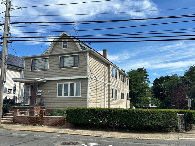 Building Photo - 376 Riverside Ave Unit 1