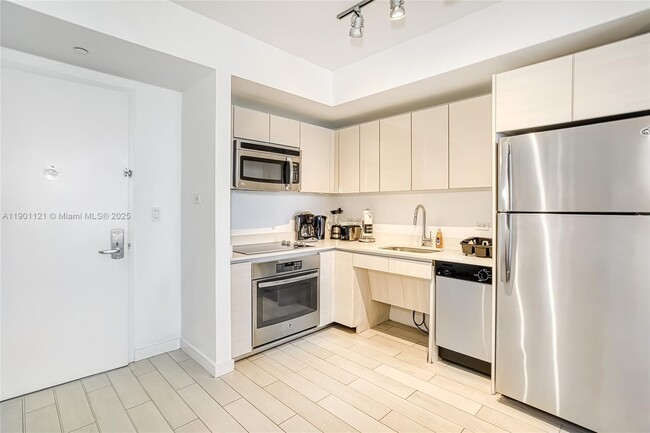 Photo - 2602 E Hallandale Beach Blvd Unidad R2304